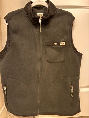 Men’s North Face Gray & Black Fleece Vest
